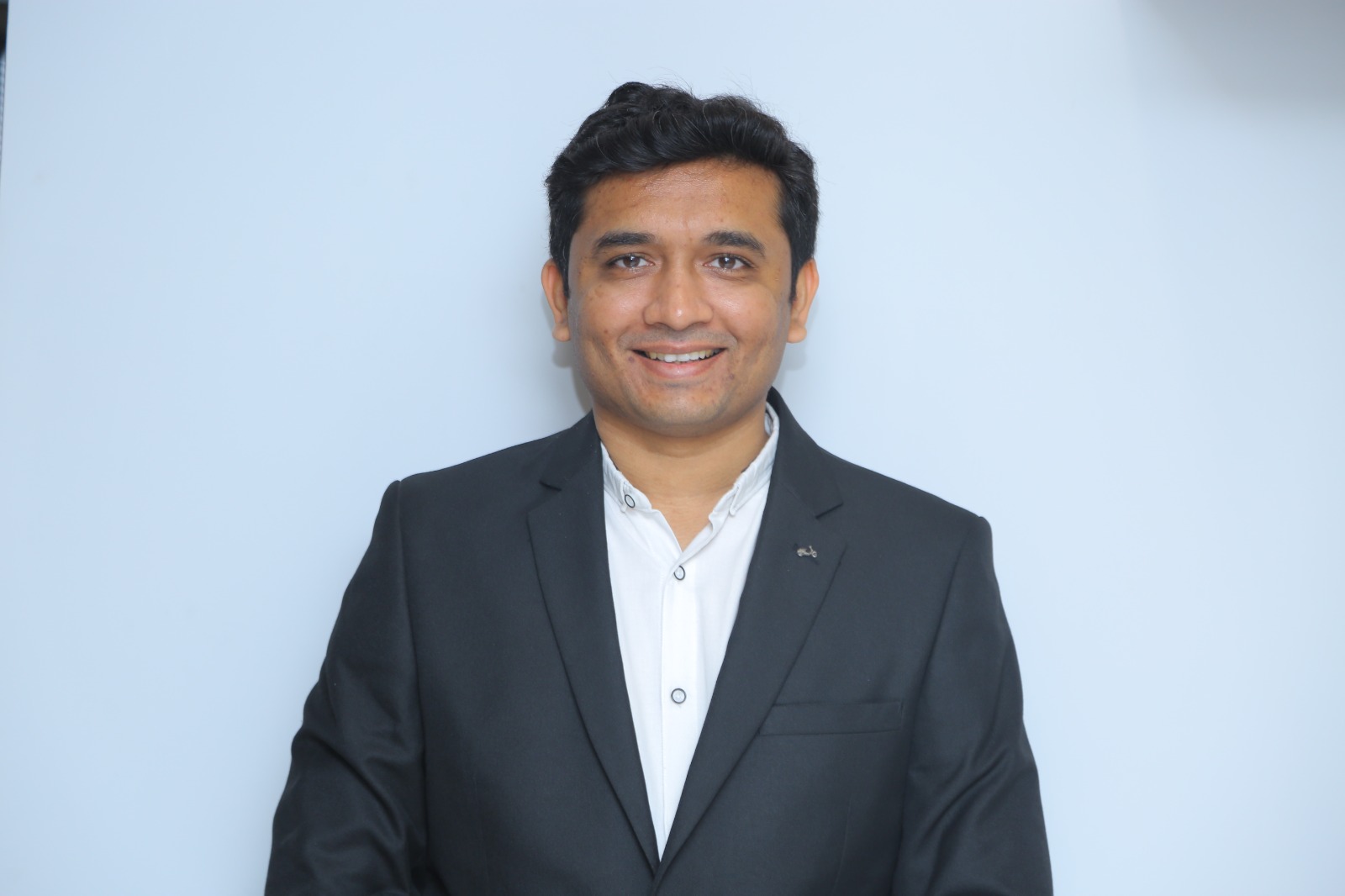 Dr. Pratik Savaj - Infectious Diseases Physician at Elegance Diabetic Foot & Ulcer Clinic